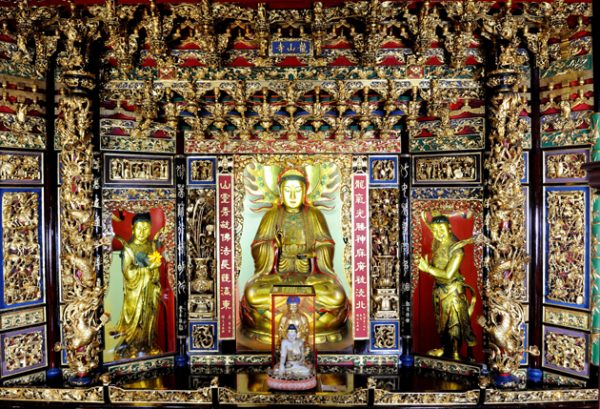 艋舺龍山寺的觀音菩薩像。（圖片來源）