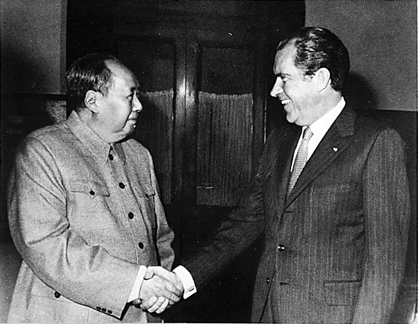 美國總統尼克森在北京與毛澤東會面（1972-2-29），此舉不但影響世界戰略局勢的發展，也直接衝擊未來台灣的發展。 