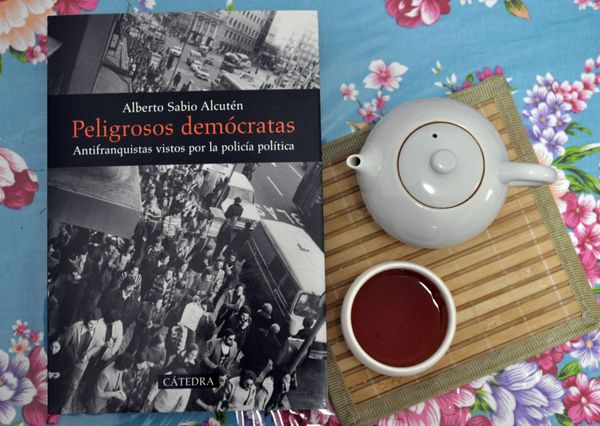 Zaragoza大學歷史系教授Alberto Sabio Alcutén的著作《危險的民主派人士》(Pligrosos demócratas