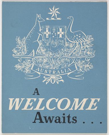 當時每個十英鎊新移民都會拿到的一本「澳洲政府協助就業登記證」（http://museumvictoria.com.au/collections/items/247160/leaflet-a-welcome-awaits-department-of-labour-national-service-1956）