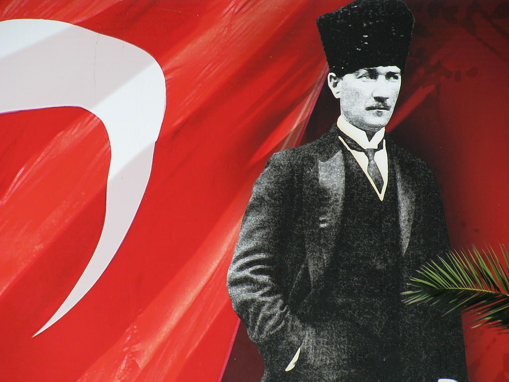 1024px-Atatürk_with_Turkish_flag