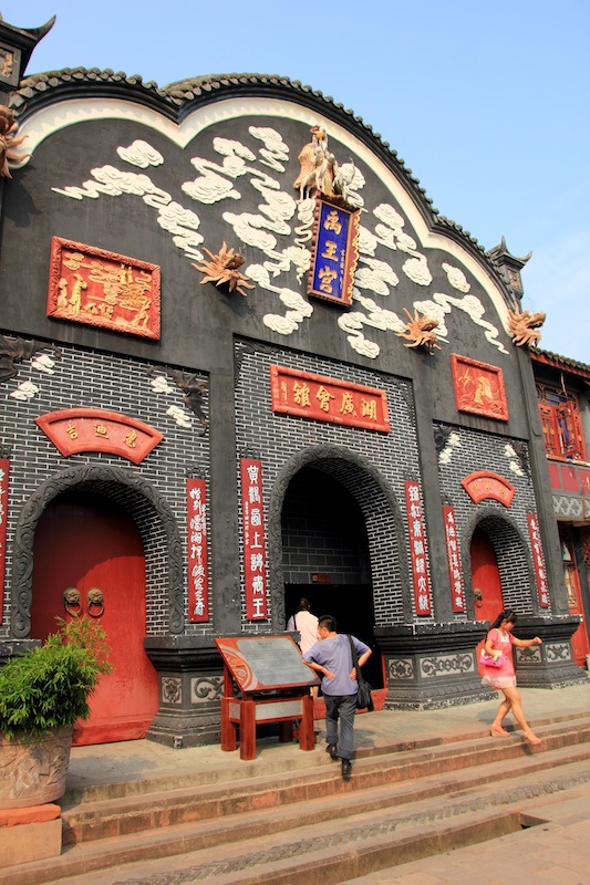 洛帶古鎮裡的湖廣會館，據說傷心涼粉即為移居四川的客家人所發明。（資料來源：http://bluehero.pixnet.net/blog/post/32654693）