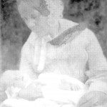 達爾文的太太，艾瑪抱著他們最小的小孩，小查爾斯・達爾文。1857 年。