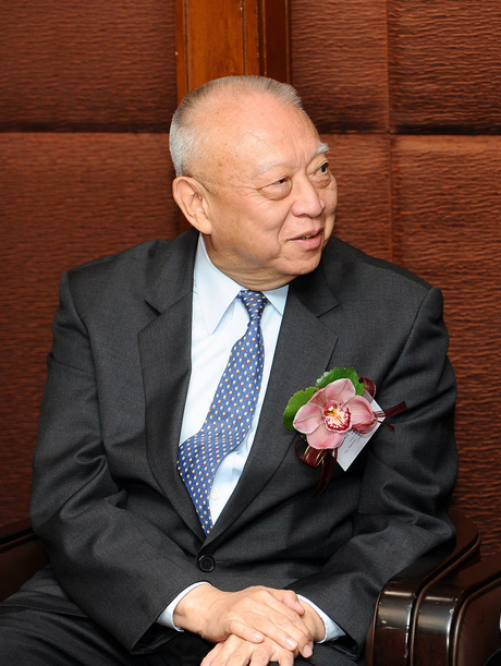 “Tung Chee Hwa”，作者Estonian Foreign Ministry - Flickr: Secretary-General of Estonian MFA Alar Streimann meeting Dr. Tung Chee Hwa, GBM, Vice Chairman of the National Committee, The Chinese People's Political Consultative Conference。采用知识共享 署名 2.0授权，来自维基共享资源。