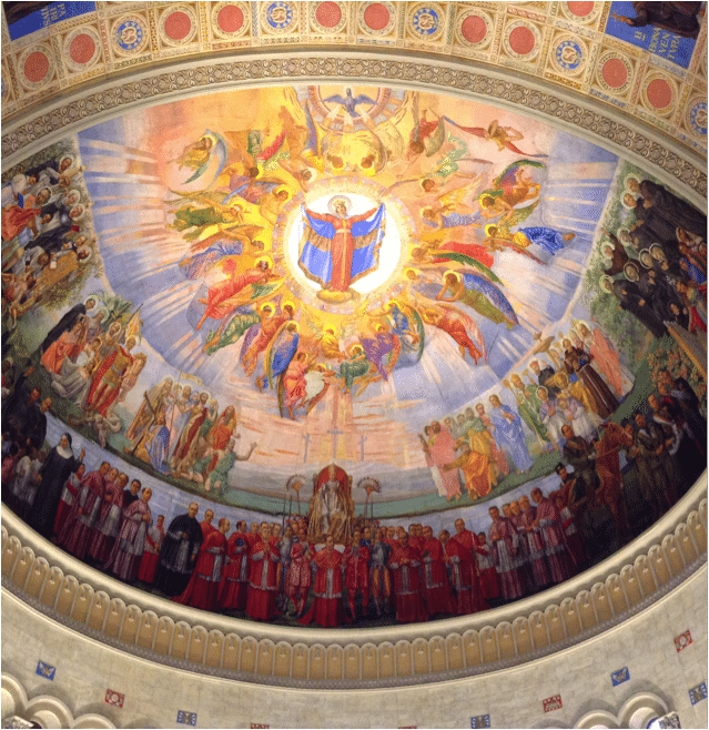 「The Church of the Madonna della Difesa」內的天花板壁畫，右下角騎馬者即是墨索里尼。（圖片來源：作者自攝） 