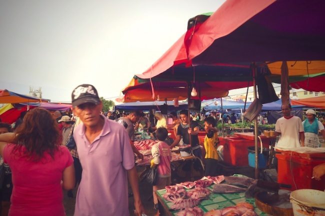 亞庇魚港邊的魚市場