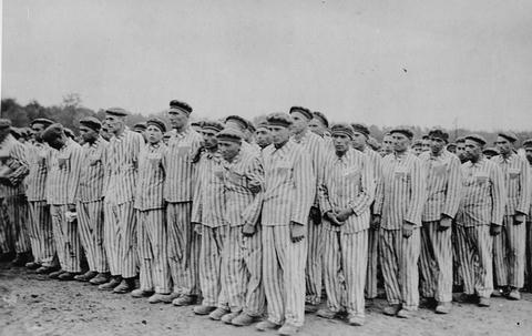 納粹Buchenwald集中營中的囚犯。圖片來源：Wikimedia Commons