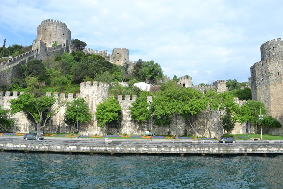 君士坦丁堡古城牆，在1453年5月29日，蘇丹穆罕默德二世攻克君士坦丁堡，歷經千年的拜占庭帝國遂亡。 Taken by Augustus Chan, 2014