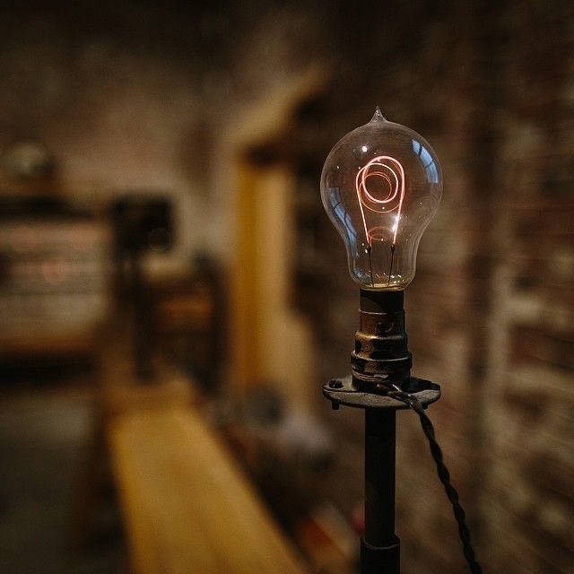 飛利浦博物館內，赫拉德、飛利浦所打造的燈泡 （來源：飛利浦Instagram）