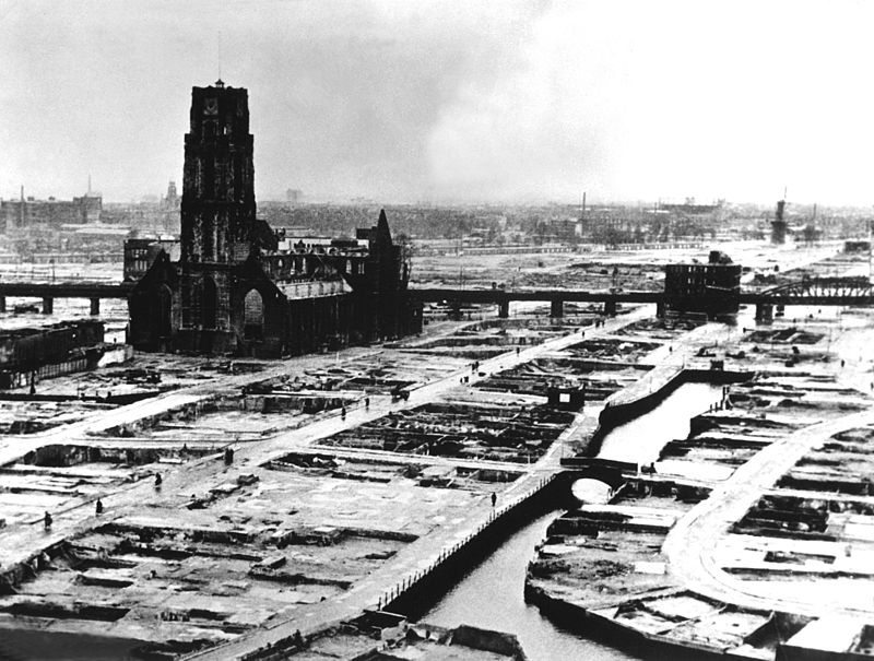二次世界大戰開打，荷蘭鹿特丹被德軍轟炸，幾乎夷為平地。 （圖片來源：維基百科）