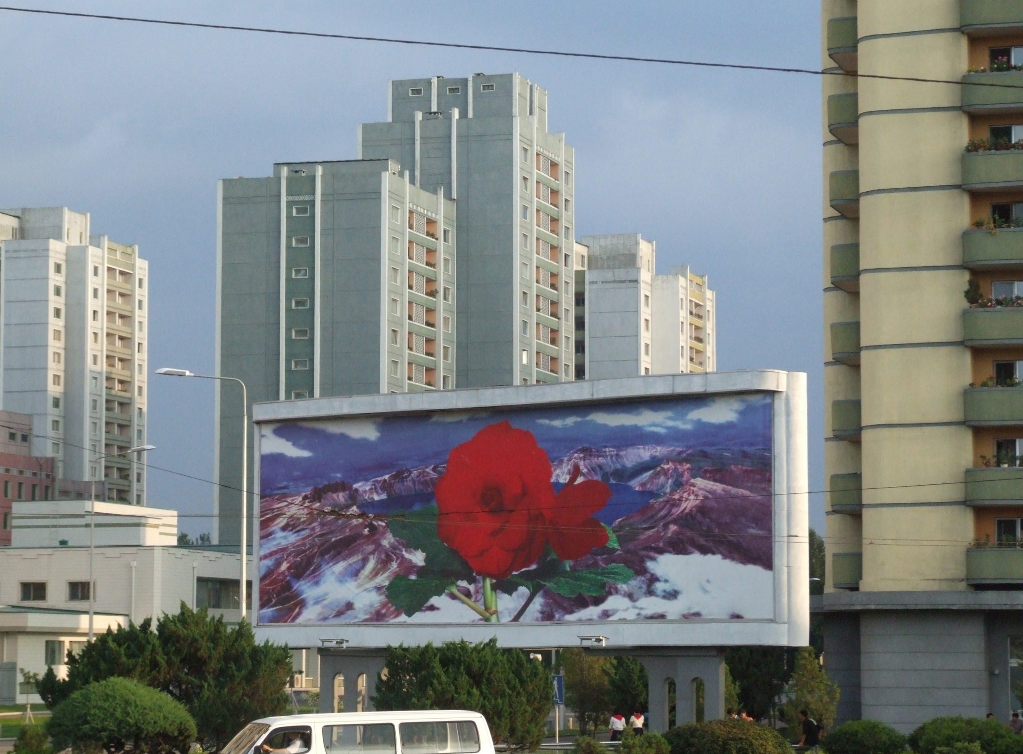 於平壤街頭海報（By Nicor, via Wikimedia Commons）