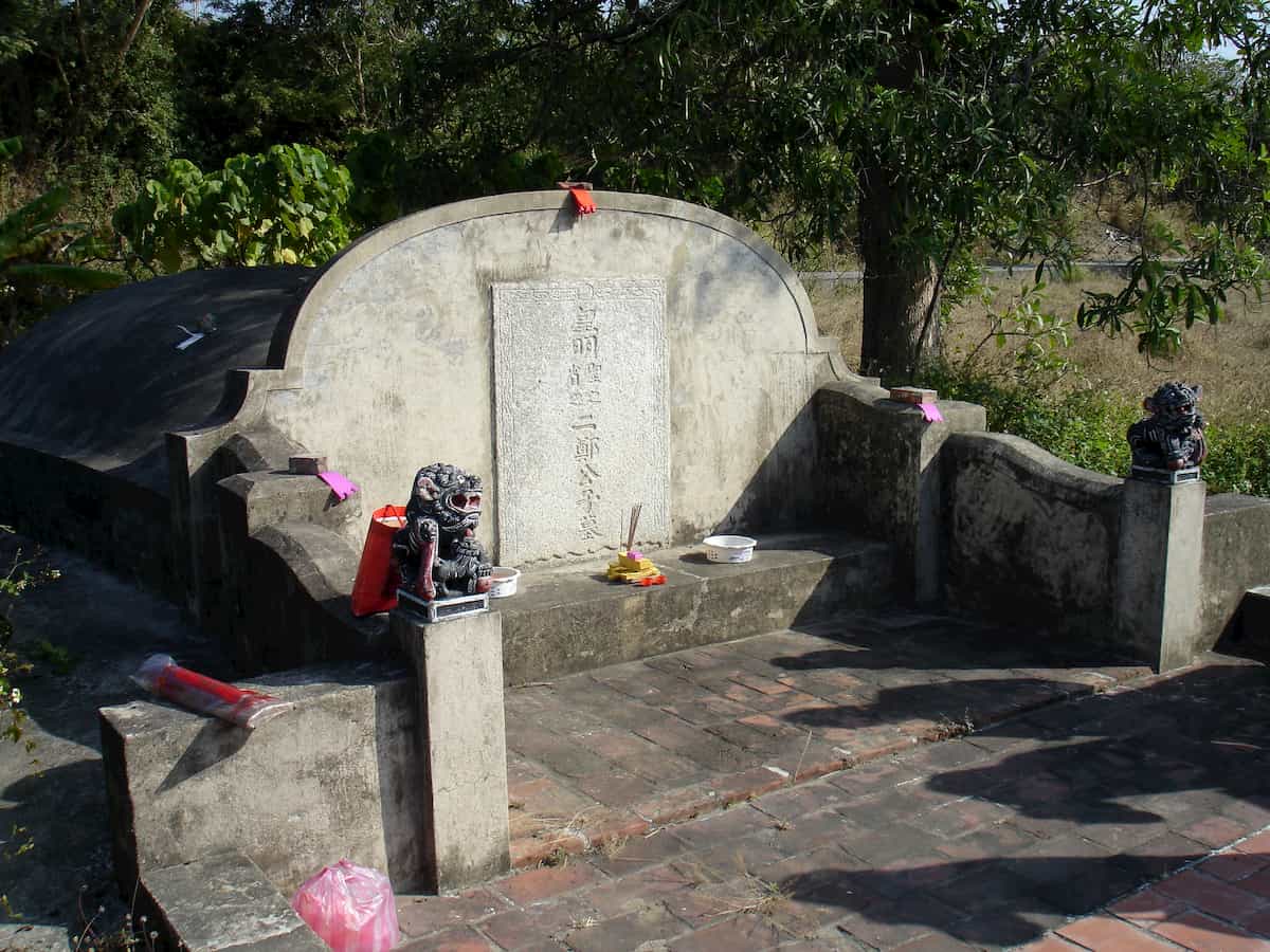 歡迎光臨臺南夜總會 臺灣最大 歷史最悠久的城市墓地 南山公墓