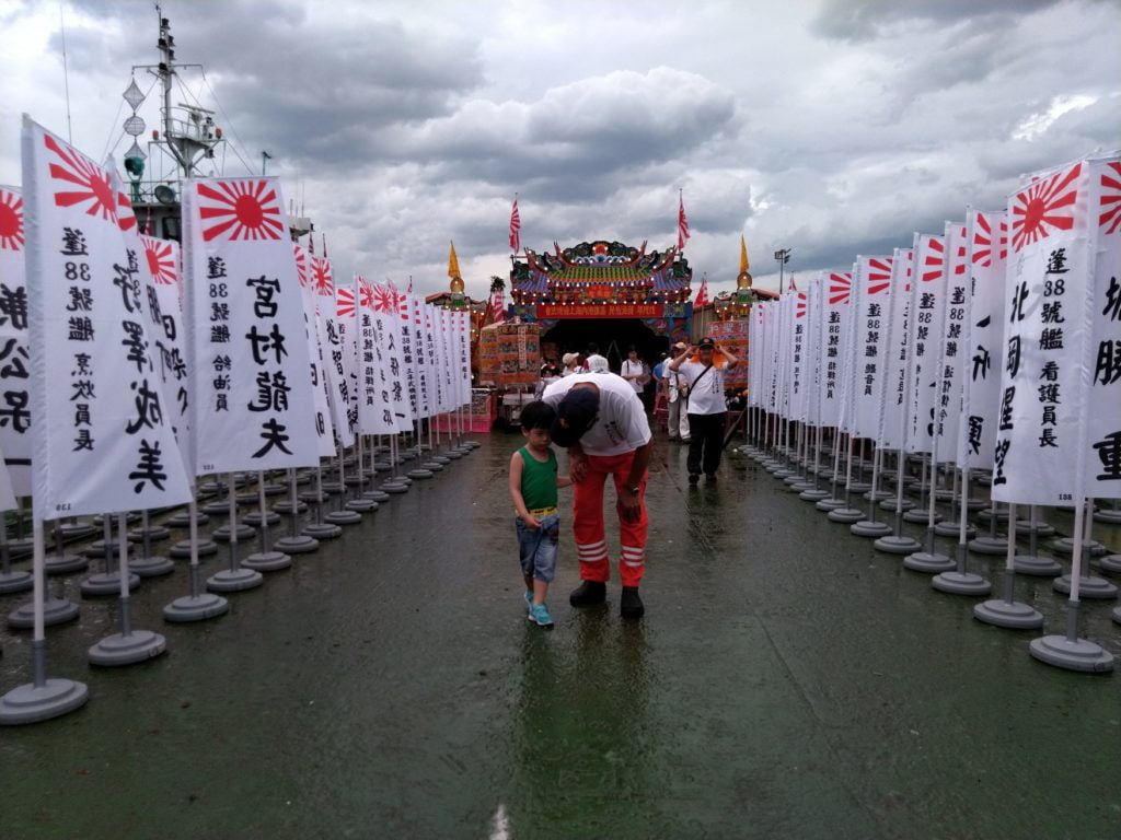 一場高雄的海上祭典 為何會出現掛著太陽旗的日本軍艦