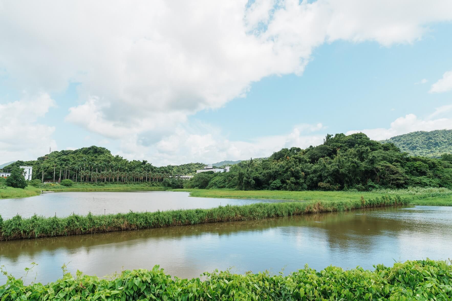 從加蚋仔到臺北的發展過程，移民一波波進入，因應自然環境、產業，形成各自生活的區域，卻在邁向臺北市的過程中，慢慢退出關注的視線，就安靜地座落在那裡。