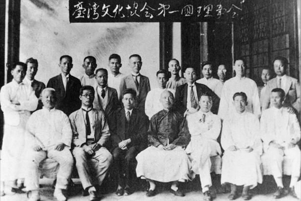 百年前，一群知識分子以臺語引領臺灣向光前進01