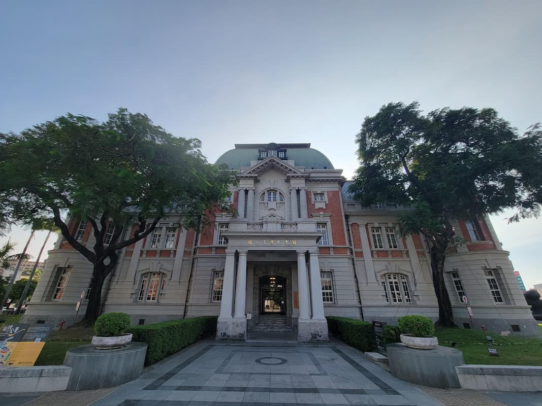 台湾「臺南市的古蹟」楊仁江 台南市政府 　写真資料集 用一本書遍覽臺南！《臺南A to Z》三語言發行，以26 個城市關鍵